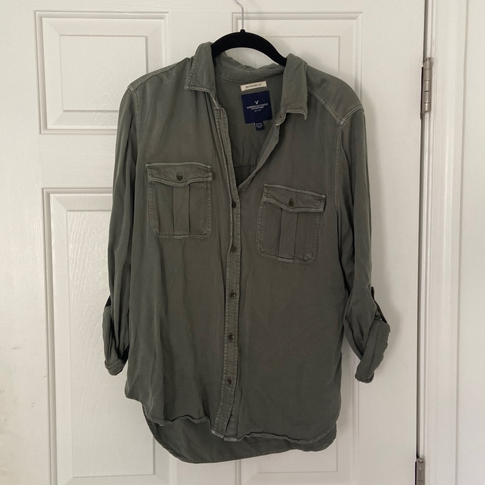 American Eagle boyfriend fit button down! Size M and oversized!